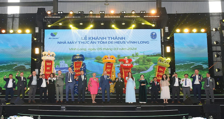 People on stage at grand opening ceremony of the De Heus feed mill 