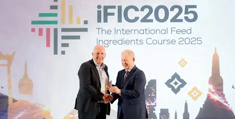 Image_of_Simon_Martyn_and_Dr_Stein_at_iFIC