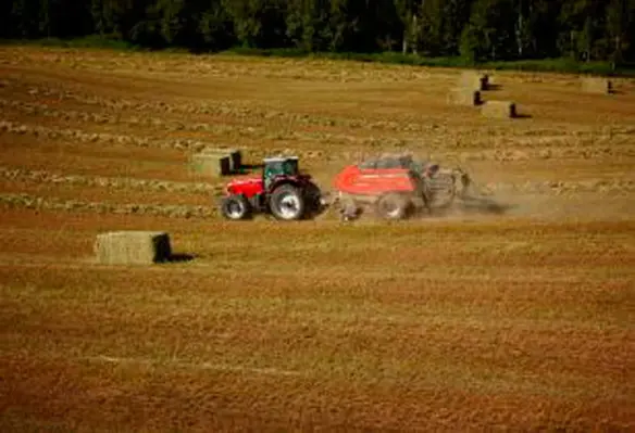 Small and large square balers are ranked in Class 1 through Class 8 using rated plunger load. (Image source: Agco)
